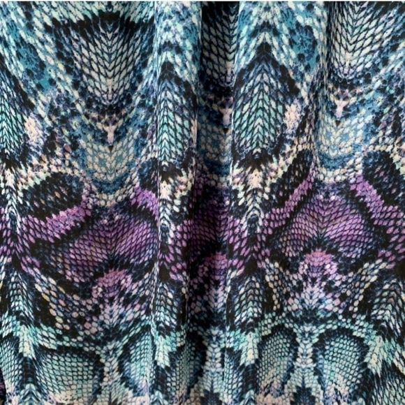 Worthington Teal Purple Reptile Pattern With Gold Detail Blouse Top Size SP - Picture 7 of 9
